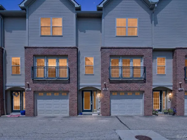 143 S 2nd St, Brighton, MI 48116