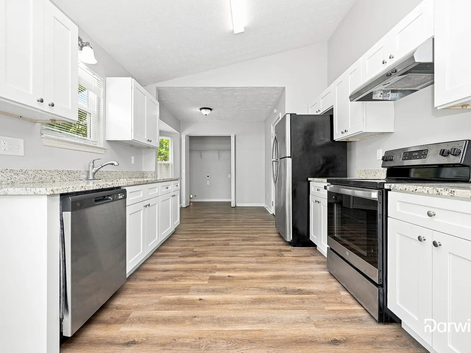 3 bed, 2.0 bath, 1264 sqft, $1,730 — Photo 3
