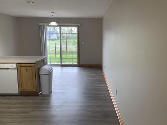 Kitchen / Dining Area