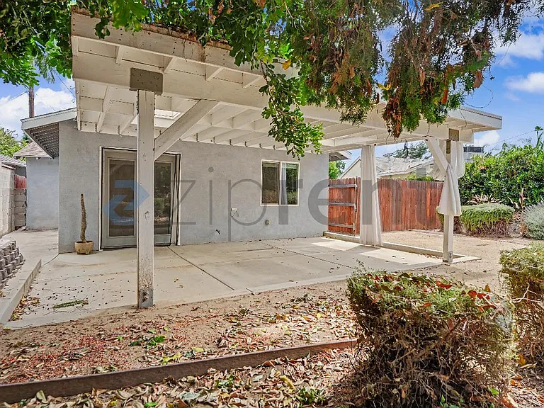 14139 Gault St — Photo 4
