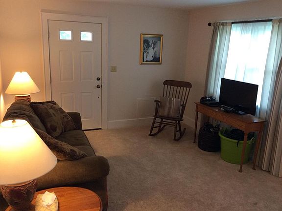 4th image of 475 Baker St