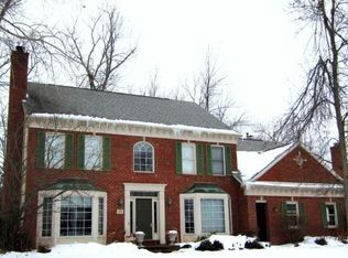 24 Viscount Dr, Williamsville, NY 14221