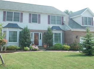 92 Ashley Dr, West Seneca, NY 14224