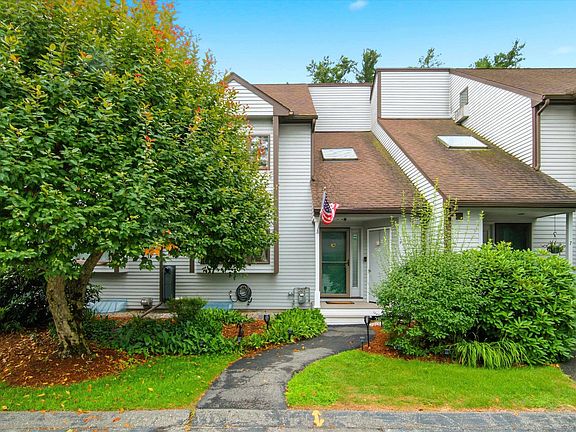 2nd image of 9 Pondview Drive