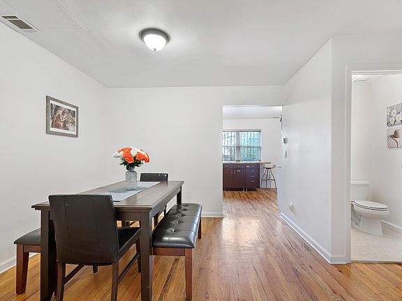 Dining area that comfortable sits up to 8 people