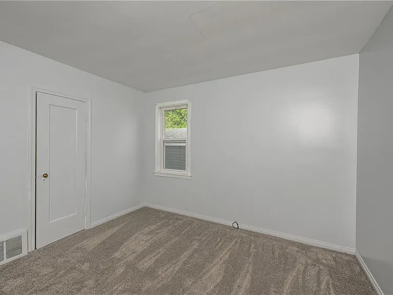 911 Portage St NW — Photo 10