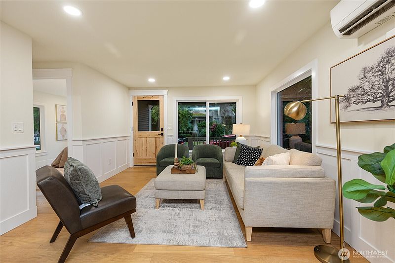 3rd image of 715 27th Avenue