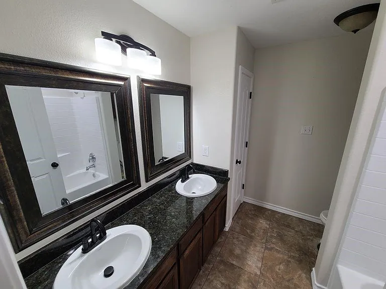 1921 Woodbend Dr — Photo 14