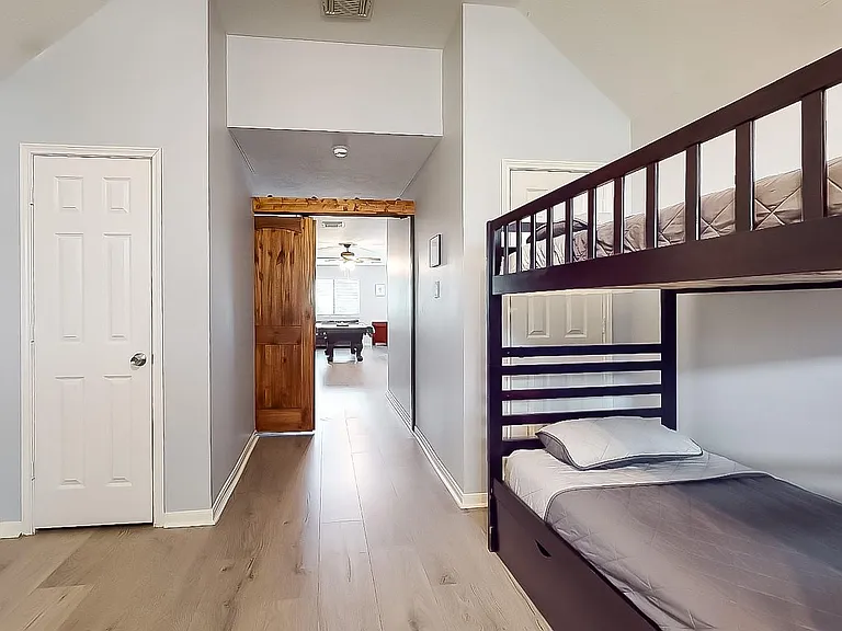 10815 Oak Bayou Ln — Photo 24