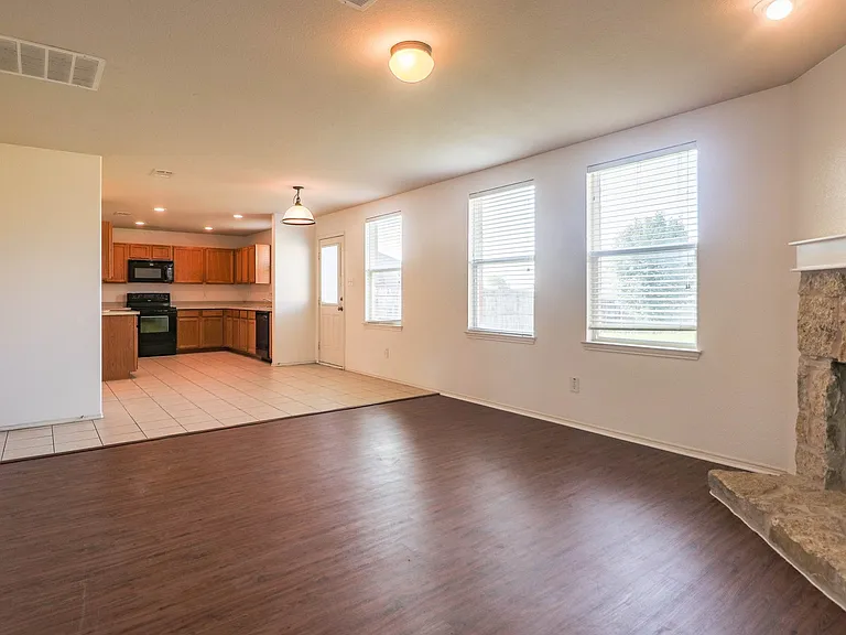 2324 Cavalry Dr — Photo 3