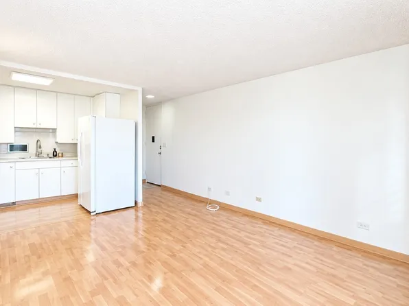 1400 Pensacola St APT 703, Honolulu, HI 96822