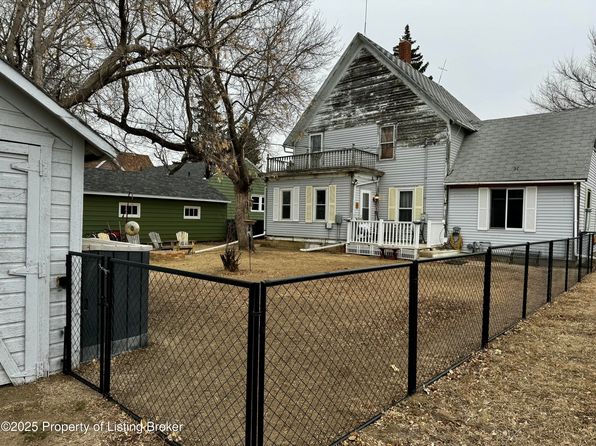 204 2nd St N, Richardton, ND 58652