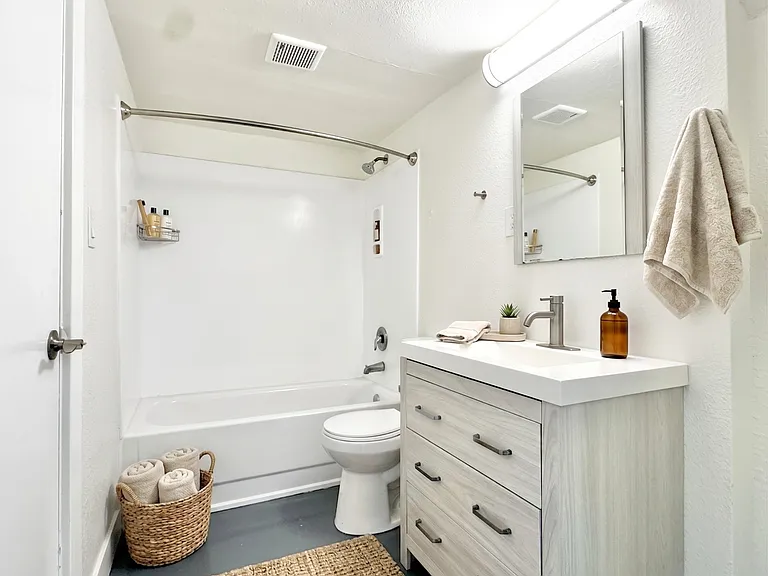 402 N 10th St #6 — Photo 9