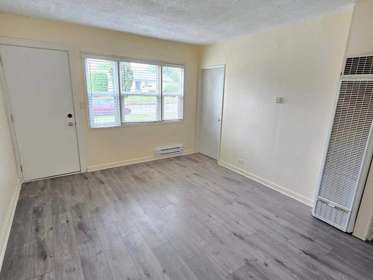9342 Woodbine St Chilliwack — Photo 2