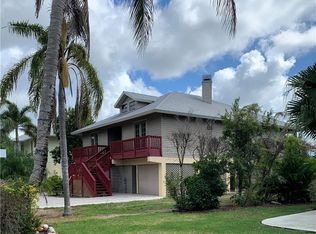 1640 Avion Pl, Naples, FL 34104