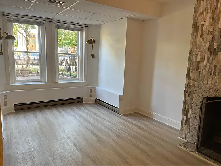 413 Constitution Ave NE — Photo 18