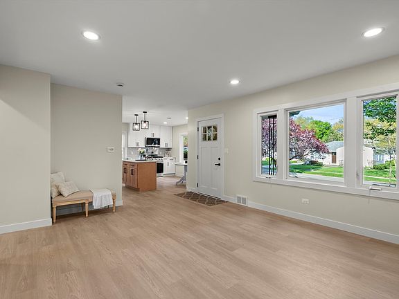 5th image of 250 N Oak St