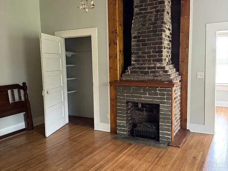 116 N Jackson St — Photo 2