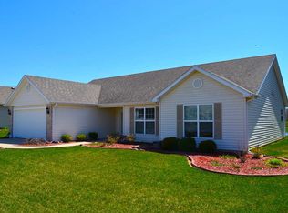 9101 Strathmore Ln, Fort Wayne, IN 46818