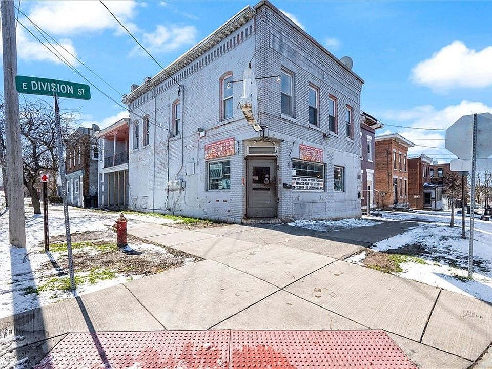 1st image of 318 E Division St