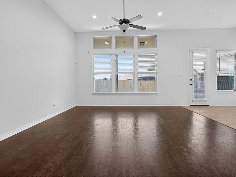 8728 Maple Ridge Trl — Photo 10