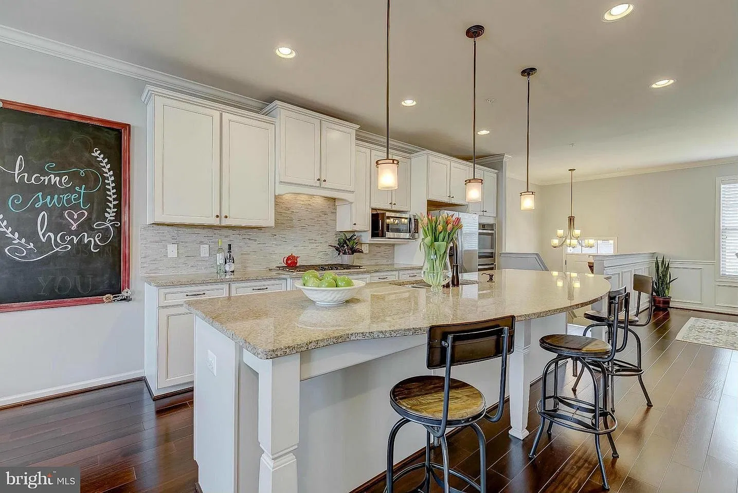 4 bed, 2765 sqft, $3,800 — Photo 3