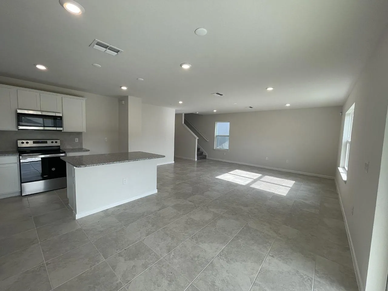 4 bed, 2207 sqft, $2,680 — Photo 4