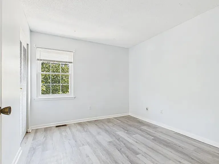 8811 Hunter Ridge Dr — Photo 13