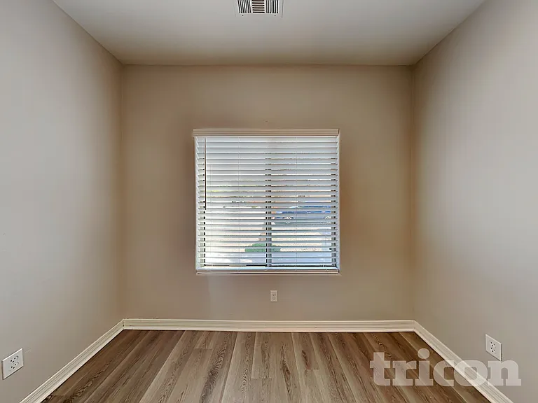 504 W Beautiful Ln — Photo 7