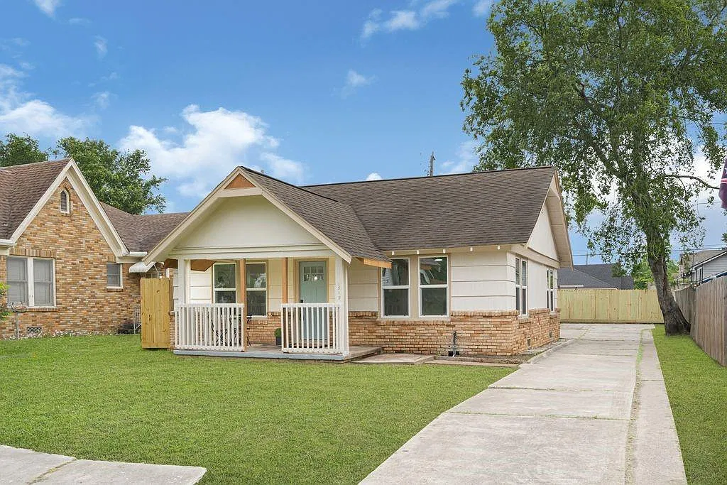 2 bed, 1.5 bath, 900 sqft, $1,900 — Photo 2