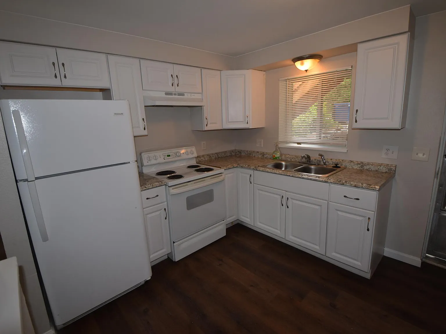 2 bed, 1000 sqft, $950 — Photo 4
