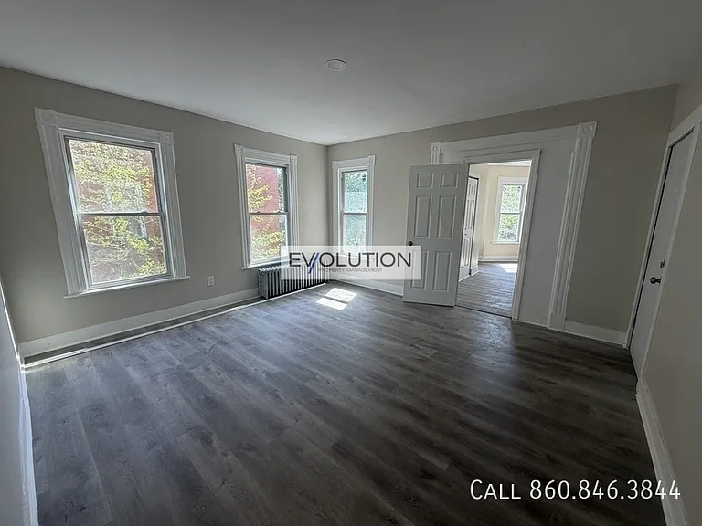 228-230 Franklin Ave #2 — Photo 8