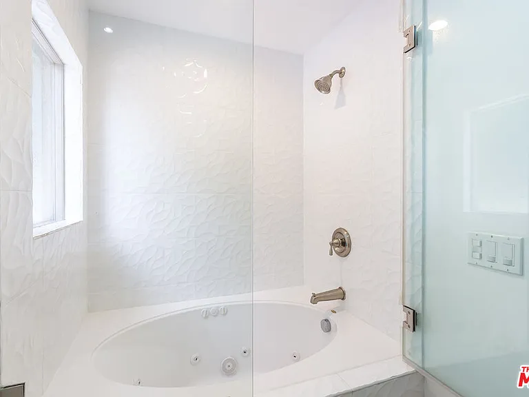 1407 W 2nd St — Photo 10