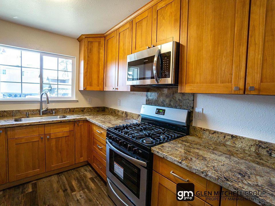 1st image of 465 Willow Ave