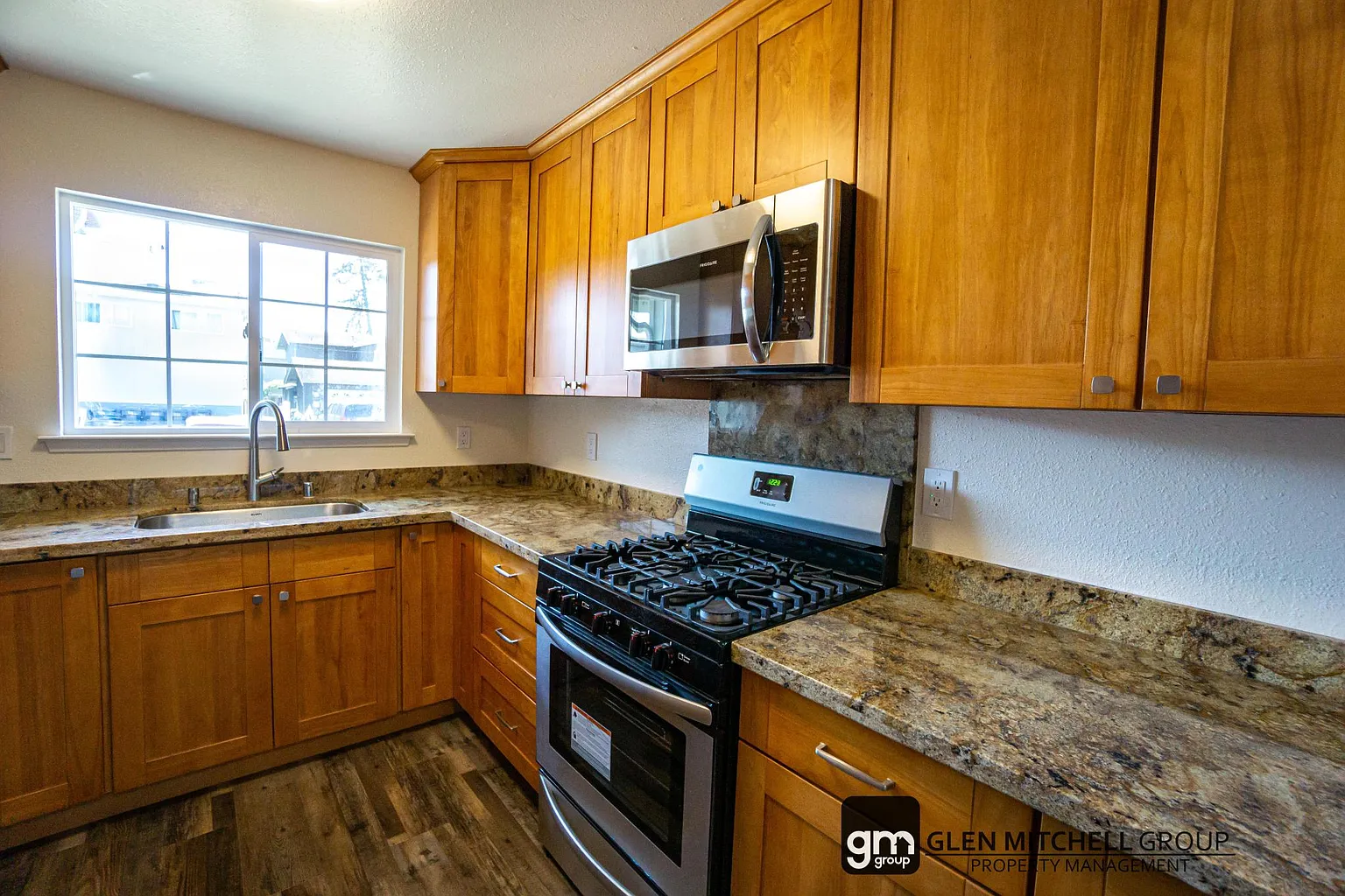 465 Willow Ave photo 1