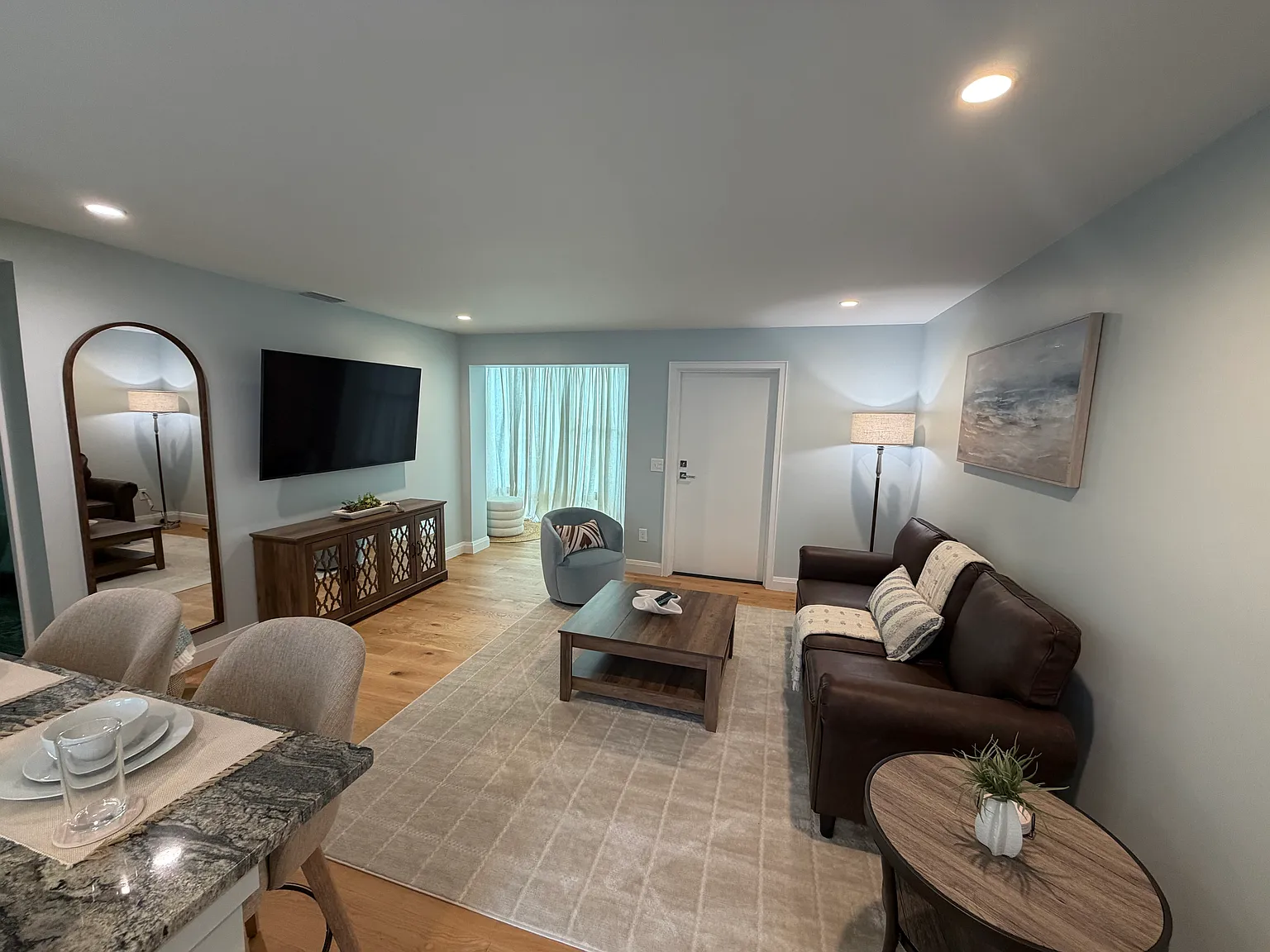 1 bed, 582 sqft, $2,300 — Photo 3