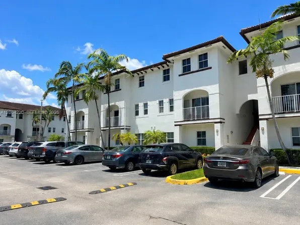 8900 NW 97th Ave APT 104, Doral, FL 33178