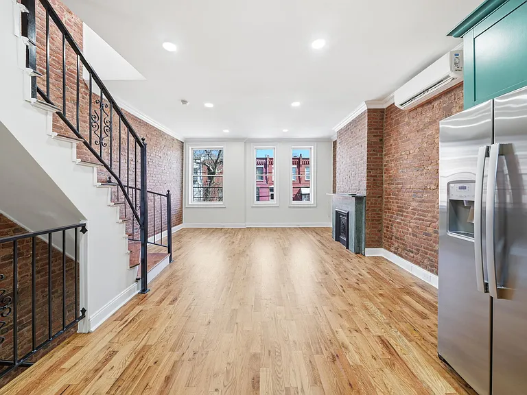 37 Astoria Pl #2 — Photo 9