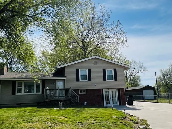 406 Vermont St, Pleasant Hill, MO 64080