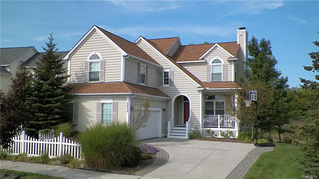 1515 Fountain View Ln photo 1