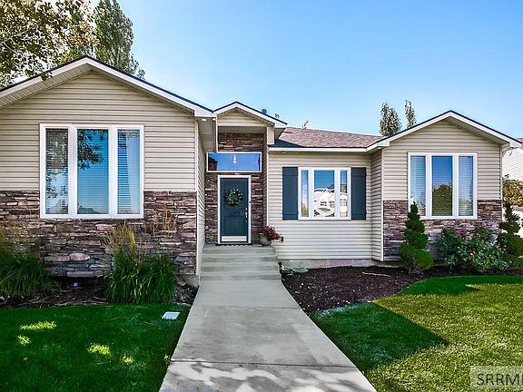 2nd image of 1155 Arrow Point Ln