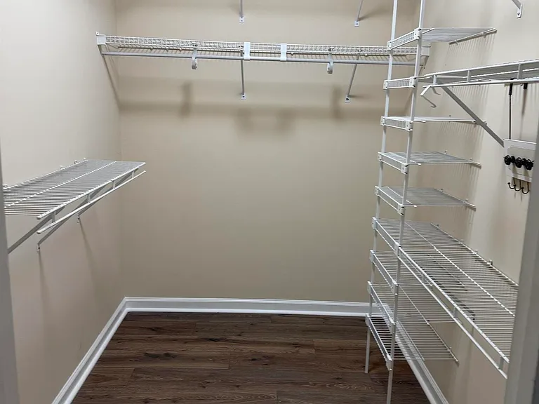 139 Canterbury Dr — Photo 14