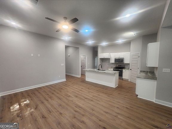 5th image of 102 Silver Maple Ct