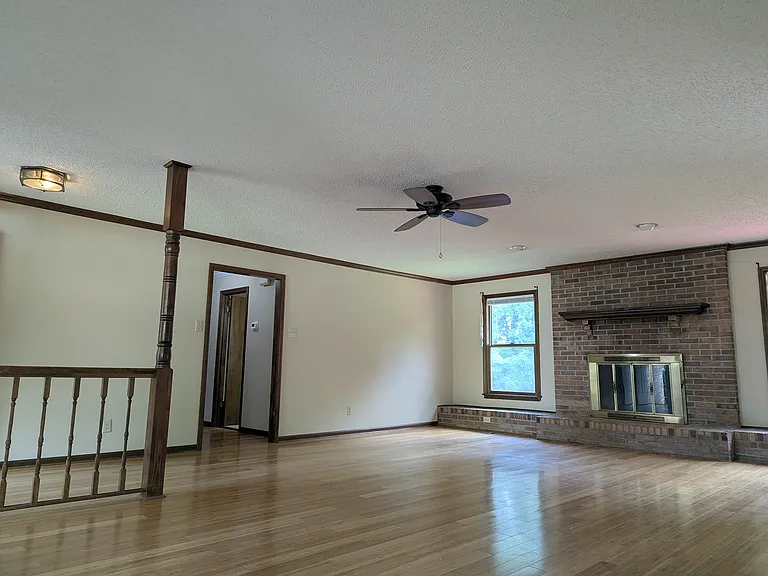 210 Wells Fargo Dr — Photo 7
