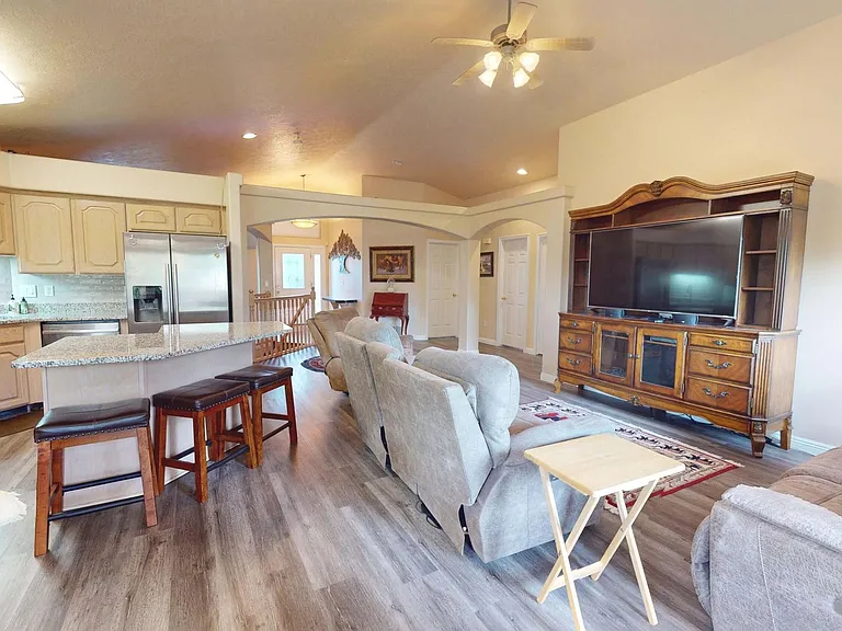 853 W Kestrel Ct — Photo 7
