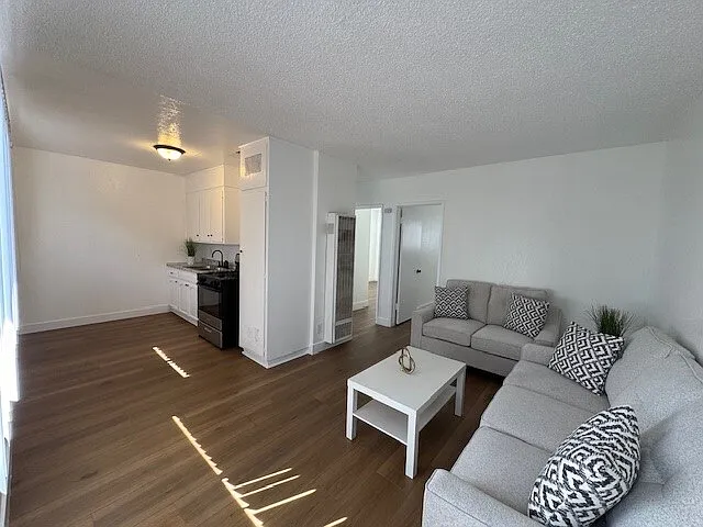 11809 Berendo Ave — Photo 13