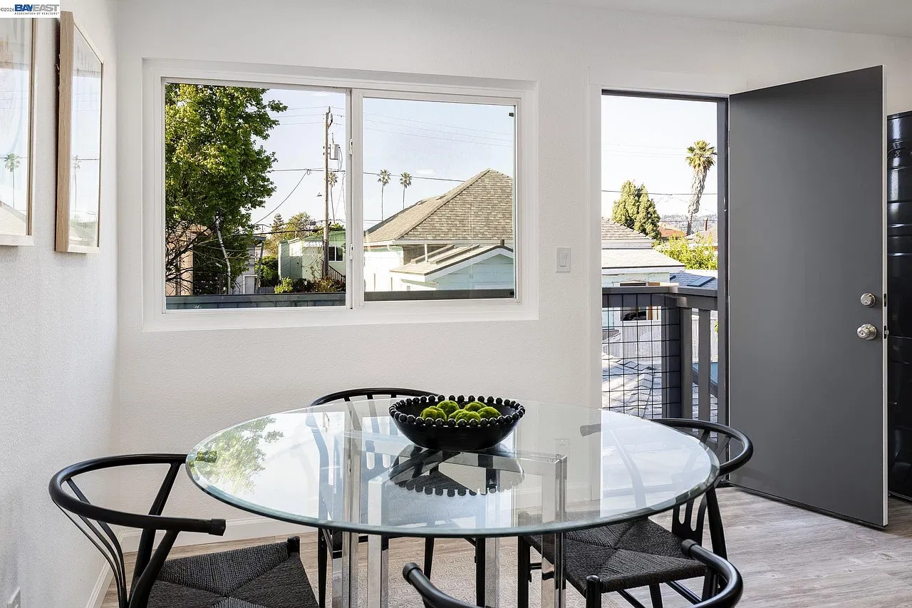3 bed, 1000 sqft, $3,295 — Photo 3