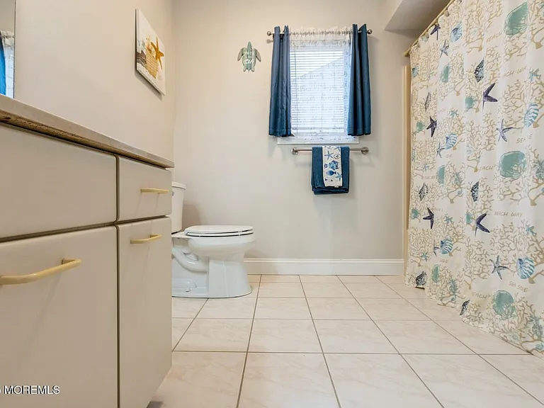22 Longpoint Dr — Photo 13