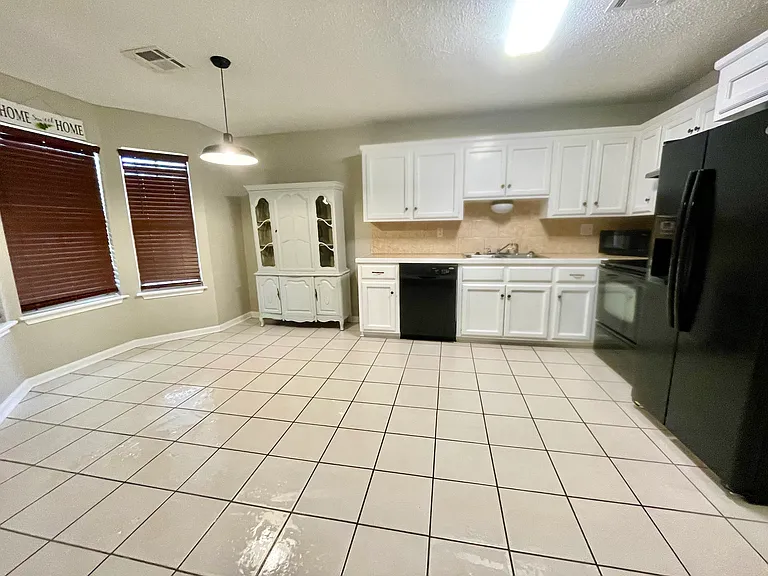 113 Earline Dr — Photo 5