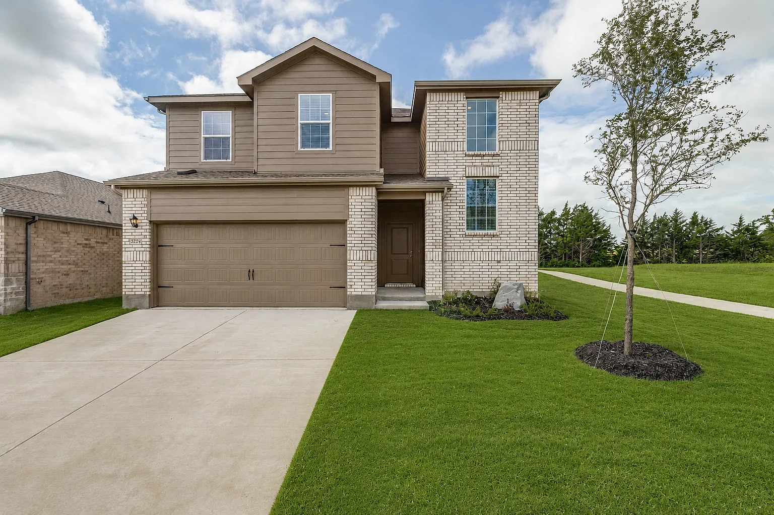 4 bed, 2378 sqft, $2,200 — Photo 1